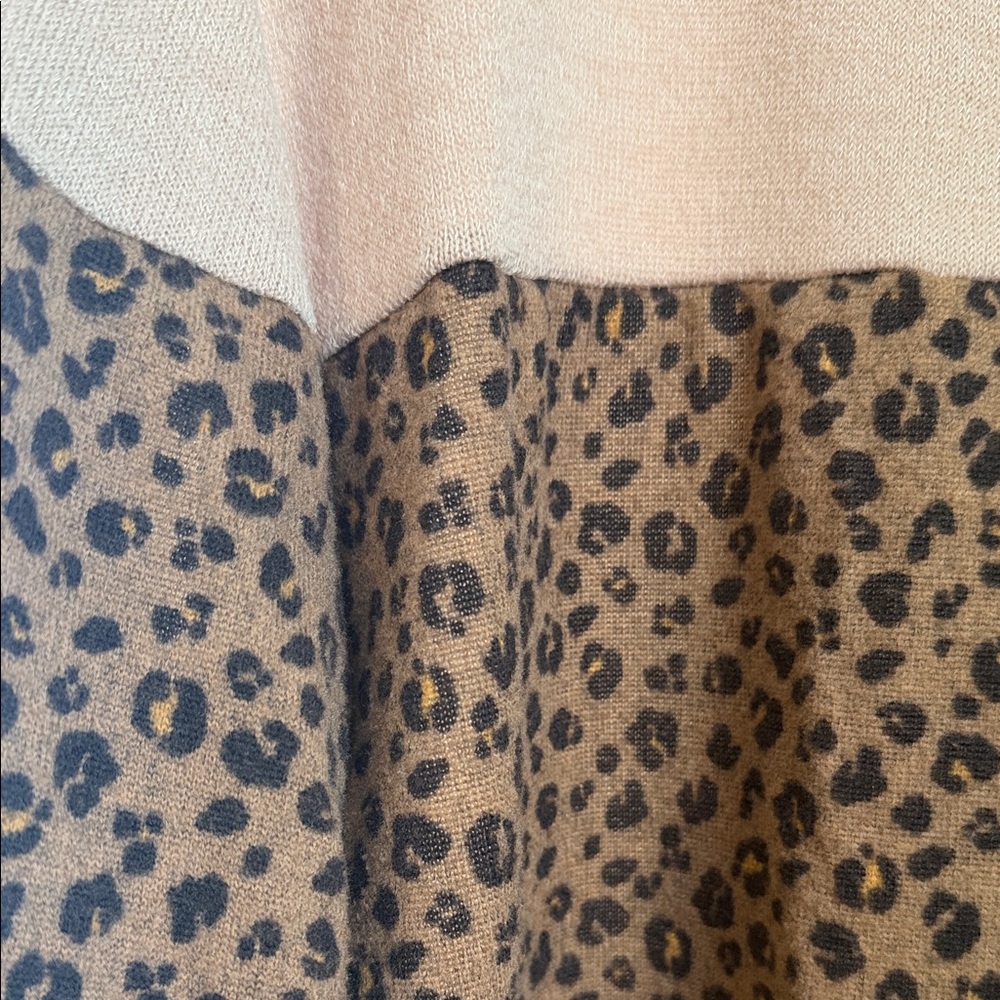 Leopard Print Colorblock Sweatshirt - Picture 4 of 4